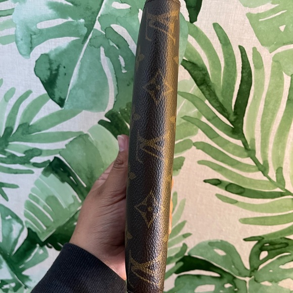 S O L D LV Zippy Wallet - Picture 5 of 9